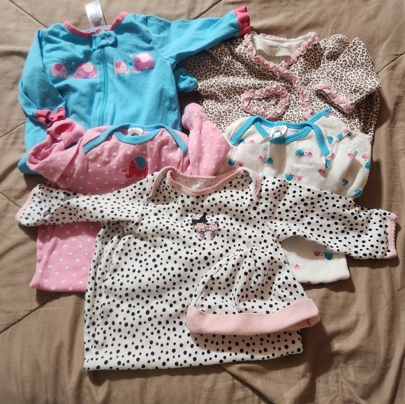 Lot of 5 baby girls sleep gowns and footed onesies 0 to 6 months - Picture 6 of 6